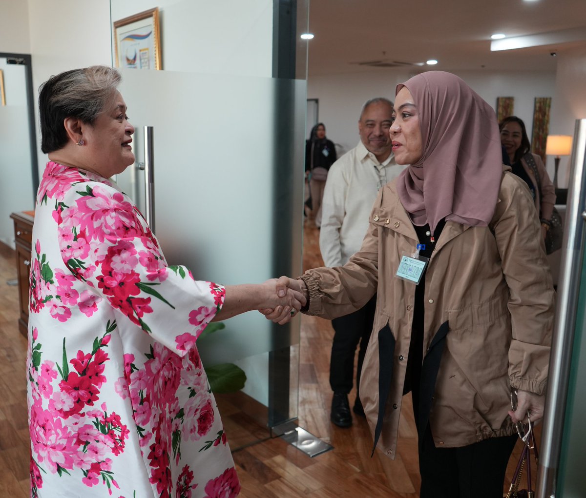 Pleased to meet officials from @MSU_System Maguindanao and congratulate them on their innovative graduate Diploma on #WomenPeaceandSecurity #WPS. PH recognizes the crucial role of women in peacebuilding, and supports efforts to develop future women leaders in #WPS.