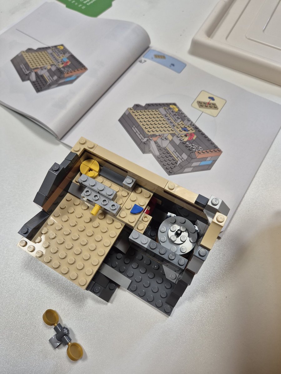 A 4t de primària ens presentem a la #firstlegoleague , treballant el projecte des del fascinant món de l’arqueologia 🏺🦴

Construïm i programem; treballem en equip, fem proves, millorem idees…
i sobretot, ens ho estem passant d’allò més bé! 💪