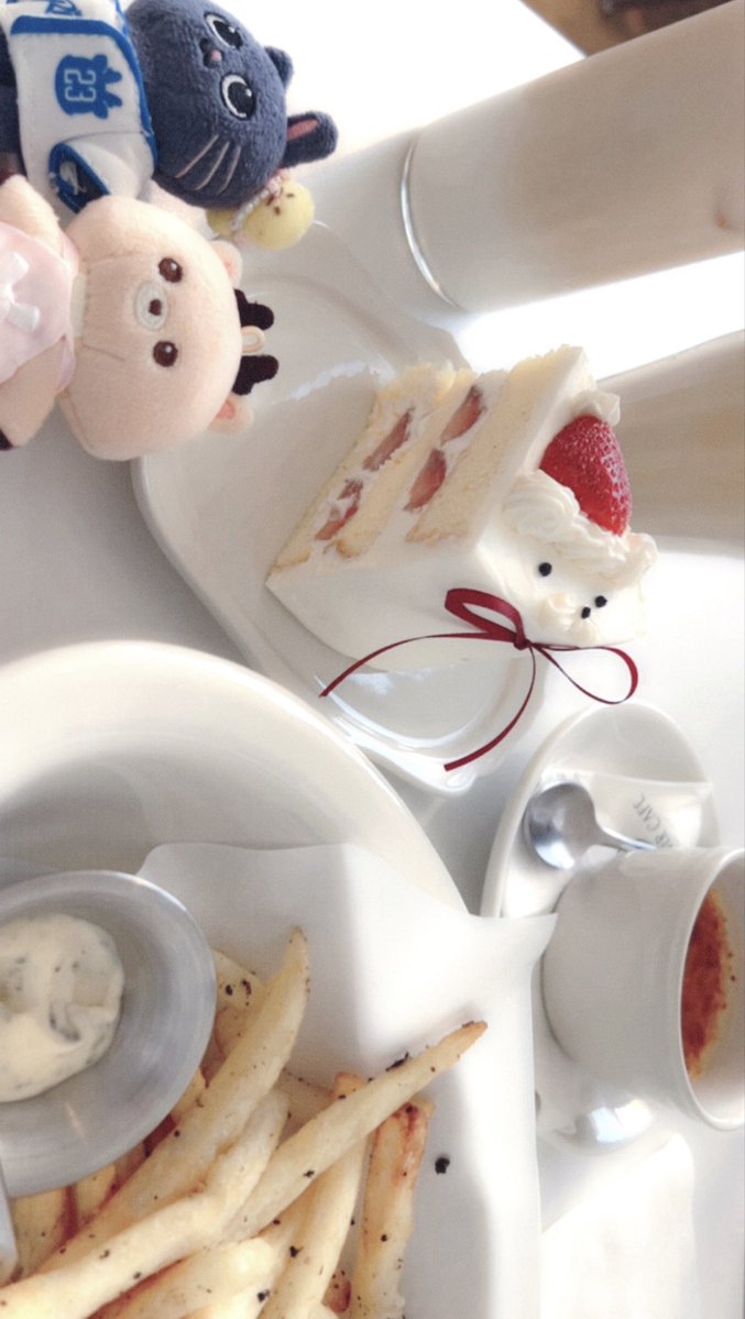 ★𝜗𝜚˚⋆딸기케이크 같이 먹을래? (՞ . .՞♡)🍰