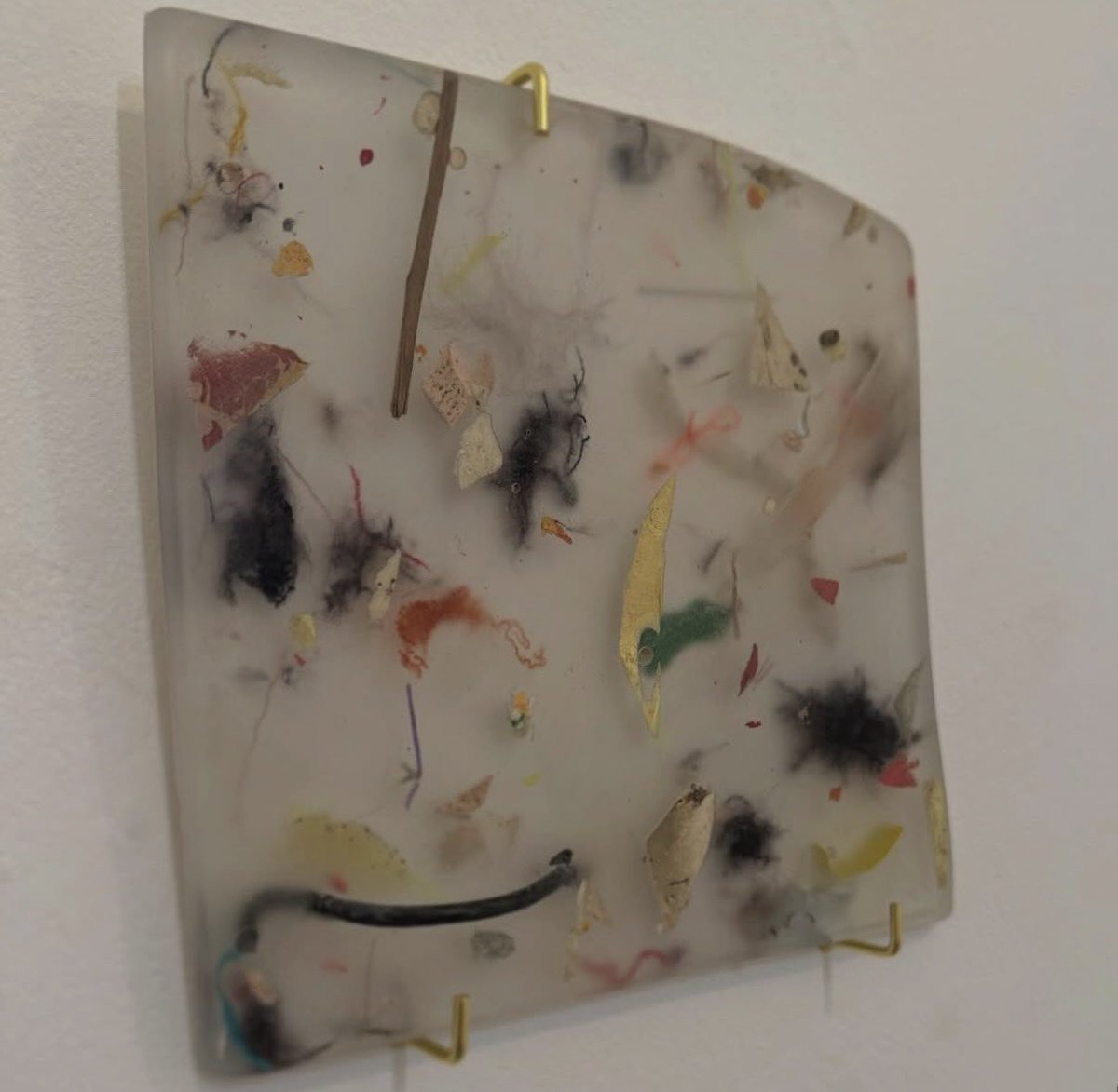 ＊＊＊
中島 基文 個展
『鳥は石』
展示は25日（日）までとなります。
石も鳥。
（＊水曜日〜金曜日まで 
展示観覧は予約制となります）
どうぞよろしくお願いいたします◎
（※諸事情によりレストラン菜食光兎舎は 21日（水）22日（木）は臨時休業となりました。ご了承くださいませ）