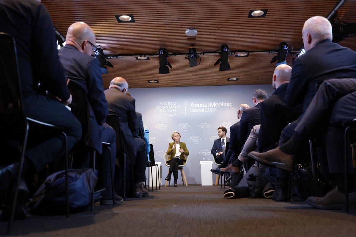 vonderleyen's tweet image. Good discussion with CEOs today in Davos.

Europe has all the assets it needs to attract investment.

From capital to innovation. 

We’re working on mobilising them fully.

Soon, we’ll put forward a single set of rules for companies to scale and grow across Europe - EU Inc.…