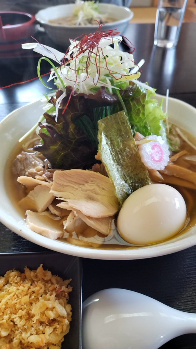 ComJasu's tweet image. 今日のお昼は
#寒河江市　の
#そば！処
#あじこば　さん！
肉そばとか肉中華とか
選択肢は少ないと思って入店したら
驚きの品揃え。
一番最初に目に入ったのは
#チャーシュー麺！
#頭がパニックに陥り
何故か
#肉中華全部入り
美味しかったけど
冬は付添の野菜やもやしや味玉が
全体を冷やして残念。