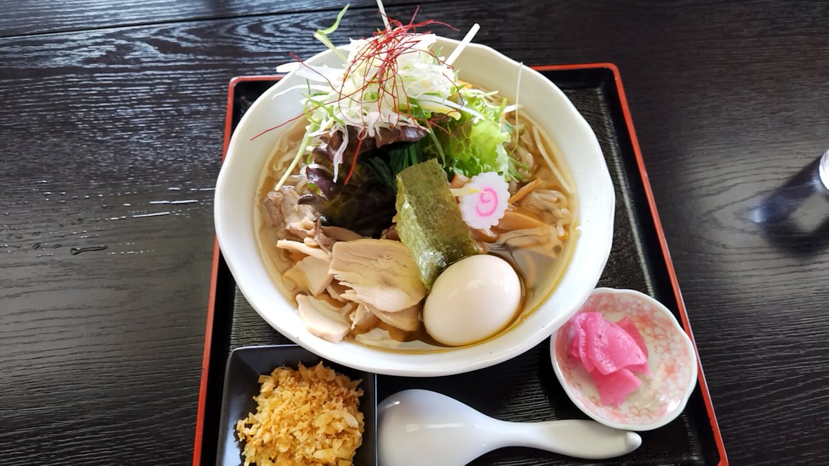 ComJasu's tweet image. 今日のお昼は
#寒河江市　の
#そば！処
#あじこば　さん！
肉そばとか肉中華とか
選択肢は少ないと思って入店したら
驚きの品揃え。
一番最初に目に入ったのは
#チャーシュー麺！
#頭がパニックに陥り
何故か
#肉中華全部入り
美味しかったけど
冬は付添の野菜やもやしや味玉が
全体を冷やして残念。