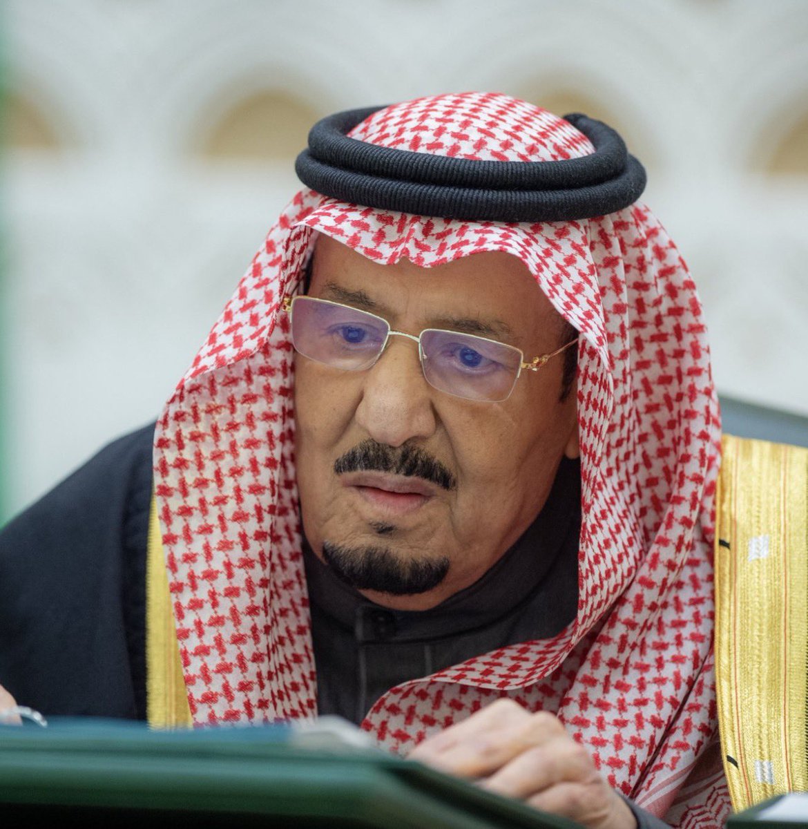 إمام المسلمين وزعيمهم 
سيدي #الملك_سلمان حفظه الله ورعاه، خلال ترأسه جلسة #مجلس_الوزراء اليوم.
#السعودية