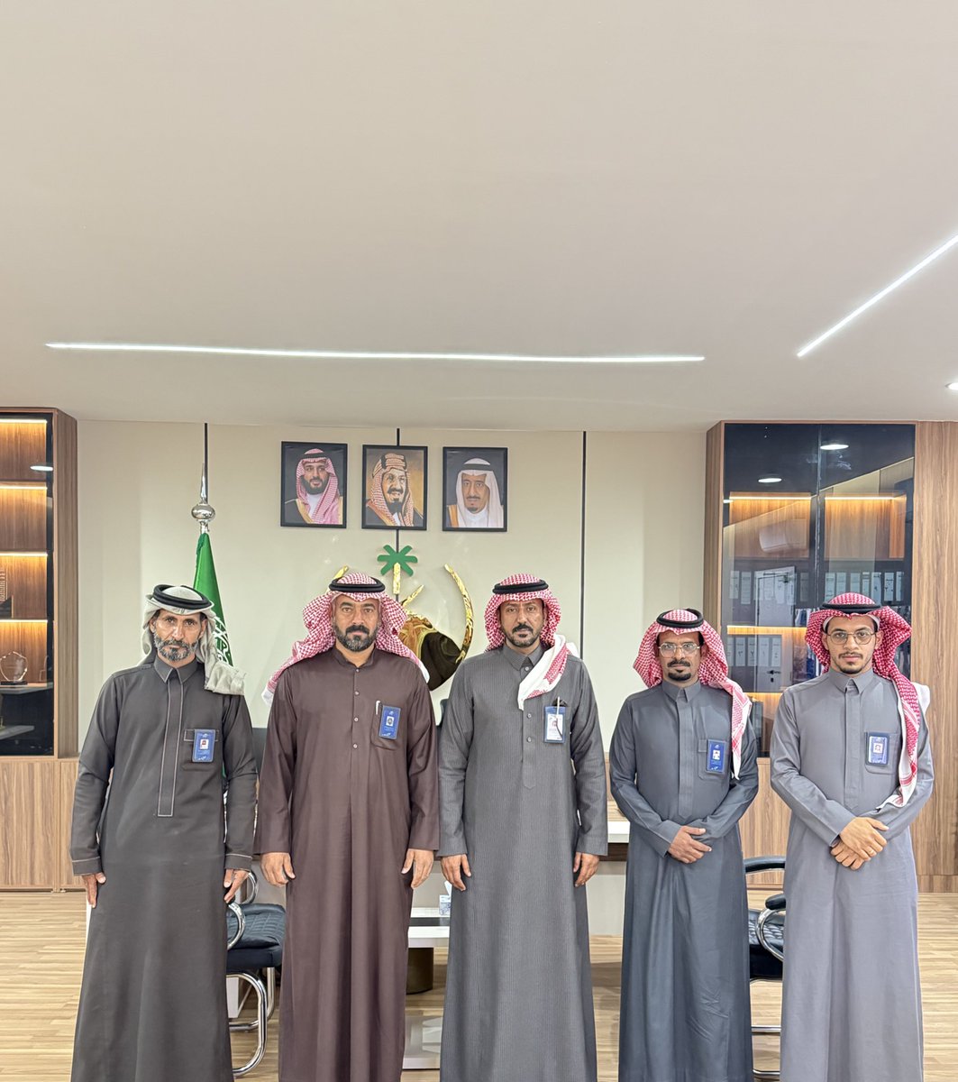 استقبل سعادة رئيس #بلدية_محافظة_أبانات 
م. سلطان بن راشد الشمري
بمكتبه صباح اليوم،  رئيس وأعضاء جمعية التنمية الاهلية بمركز فياضة .

وجرى خلال اللقاء مناقشة سبل التعاون بين البلدية والجمعية في دعم البرامج والمبادرات المجتمعية، وتعزيز الشراكة لخدمة الأهالي وتحقيق التنمية المستدامة