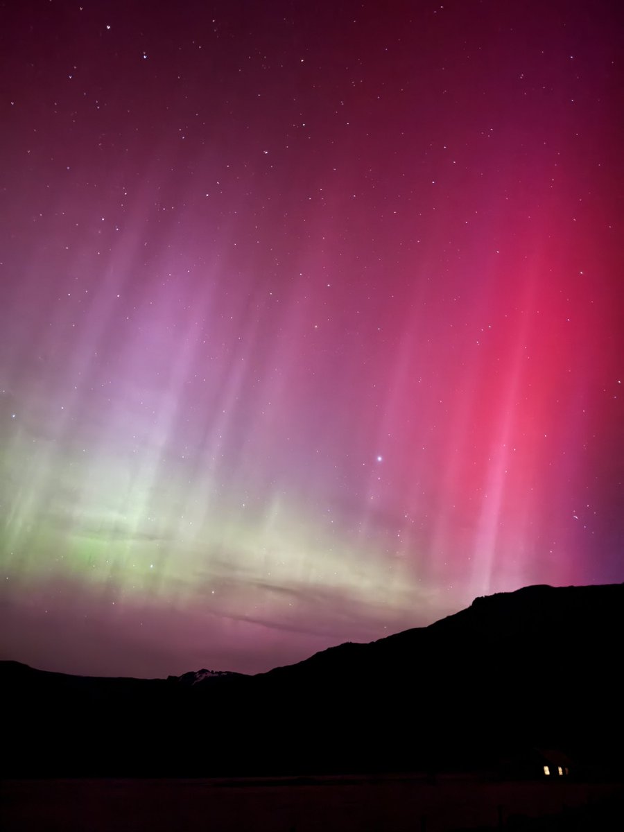 BenJurkovichWX's tweet image. Tonight has been top tier for the #northernlights in Washington state and they are still going! All of these images have been taken near Darrington, WA. We have had overhead, dancing pillars, and even some brief snaking ribbons. Now strobing. #auroresboreales #wawx #weather
