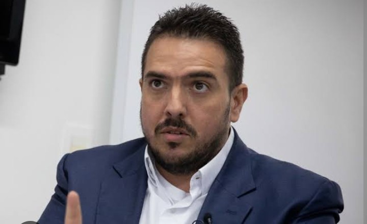 JoseColinaP's tweet image. El batracio cooperante de Stalin González llama a bajar el tono de quienes estamos fuera del país, como que si lo que ha ocurrido hasta ahora es producto de sus esfuerzos. El único que no se ha dado cuenta que es un Alacran, es el mismo!