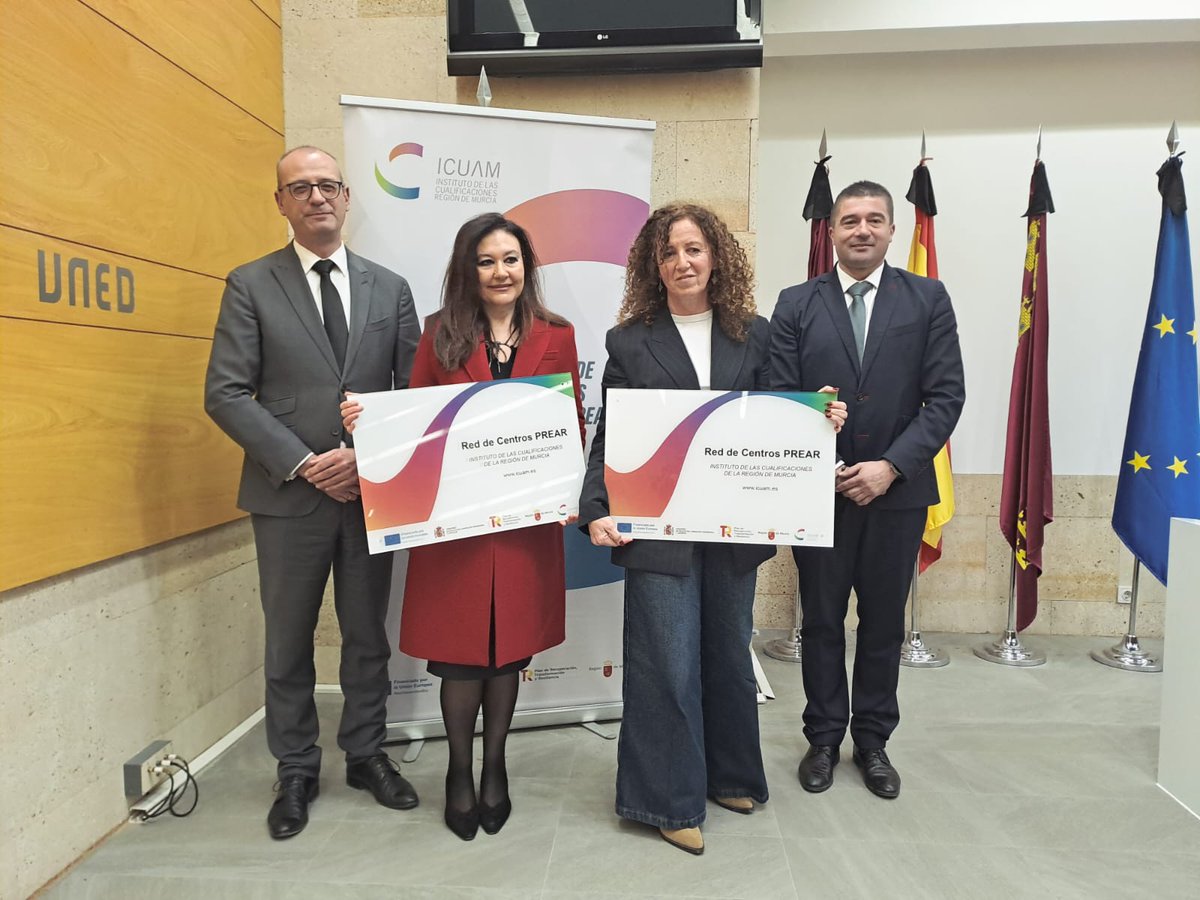 Educarm's tweet photo. 👨‍🏭Casi 4.500 personas sin titulación acreditaron su experiencia laboral con el procedimiento Prear en 2025.

🏅El @regiondemurcia reconoce la labor de IES y empresas que colaboran en esta iniciativa en una jornada celebrada en la @UNED en Cartagena.

📎⬇️:
https://t.co/QCYJP8KgjA

#Prear #Educación #RegiónDeMurcia #ICUAM