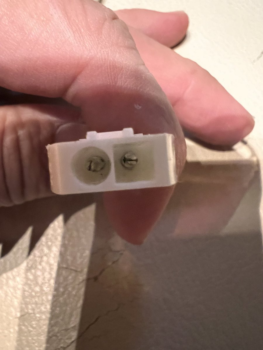 コイツと1時間格闘してる許さないゾ