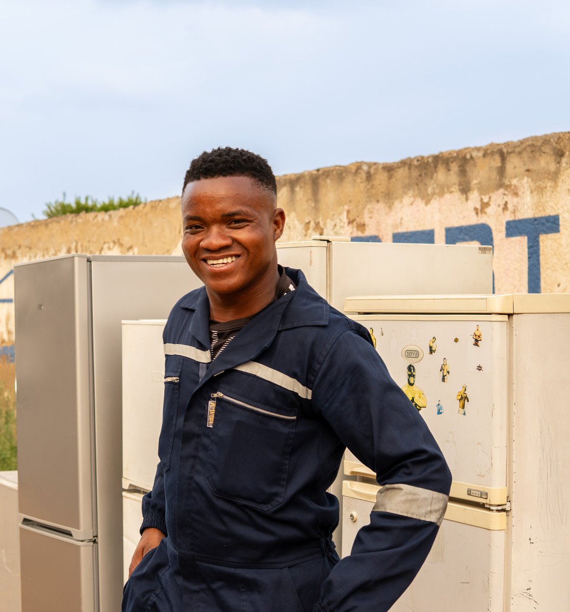 IndaoHub's tweet photo. For 10 years, Nkosi Mpoko has been fixing fridges in the township. When food is at risk, he shows up.

Final Touch Refrigeration 🔧❄️
📍 Phomolong, Tembisa
📞 064 057 3289
🔗 Indaohub listing: https://t.co/SLX4iYqoy5

https://t.co/2AIaNrZaqk - Live Local
#indaohub #tembisa https://t.co/ql2lkh4zsi