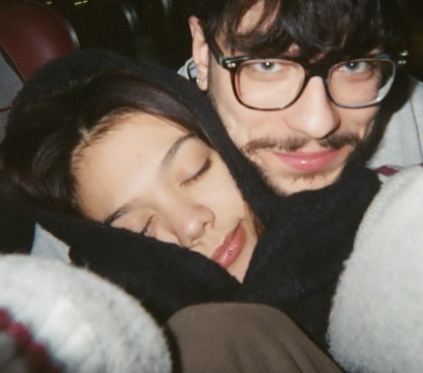 questa è decisamente la loro foto più bella, si percepisce proprio la serenità e la quotidianità 😭😭😭😭