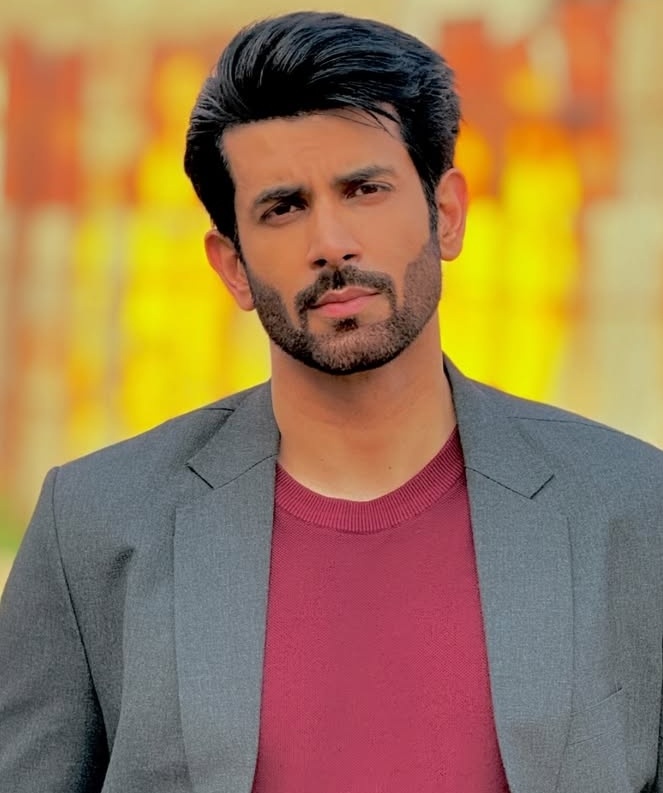 The Top 10 Hindi TV Actors that generated the most buzz Week 03,2026 are as follows :

1.#PriyankaChahar (Naagin 7) : 5.82%
2.#NamikPaul (Naagin 7) : 5.35%
3.#RupaliGanguly (Anupama) : 4.75%
4.#SamridhiiShukla (YRKKH) : 4.68%
5.#SmritiIrani (KSBKBT2) : 4.53%
6.#ParthSamthaan