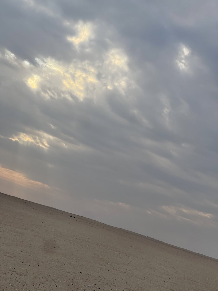 nmf208's tweet image. #يحدث_الآن 

الشمس من بين الغيوم توايق ..!

💘

#مساء_الخير 

.