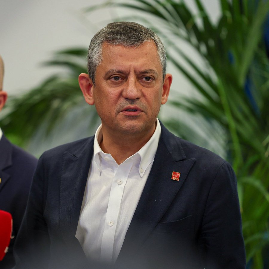 daktilock's tweet image. Özgür Özel:    

"Akrabalarımız olan Suriye'deki Kürtler için hassasiyet duyuyoruz."