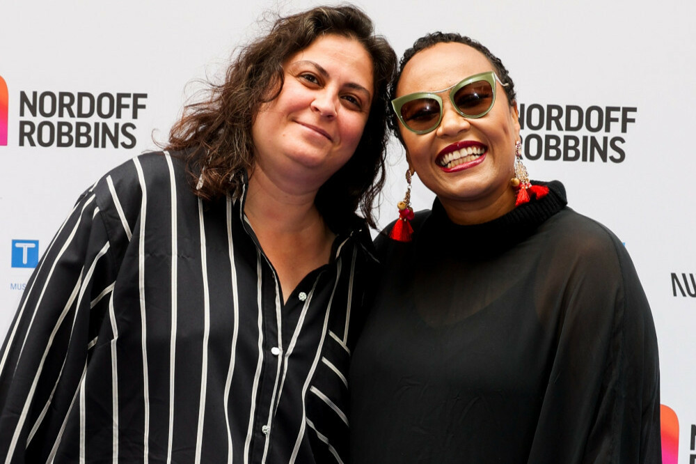 Emeli Sandé and her fiancée have parted ways
bh-review.com/detail/5333/Em…