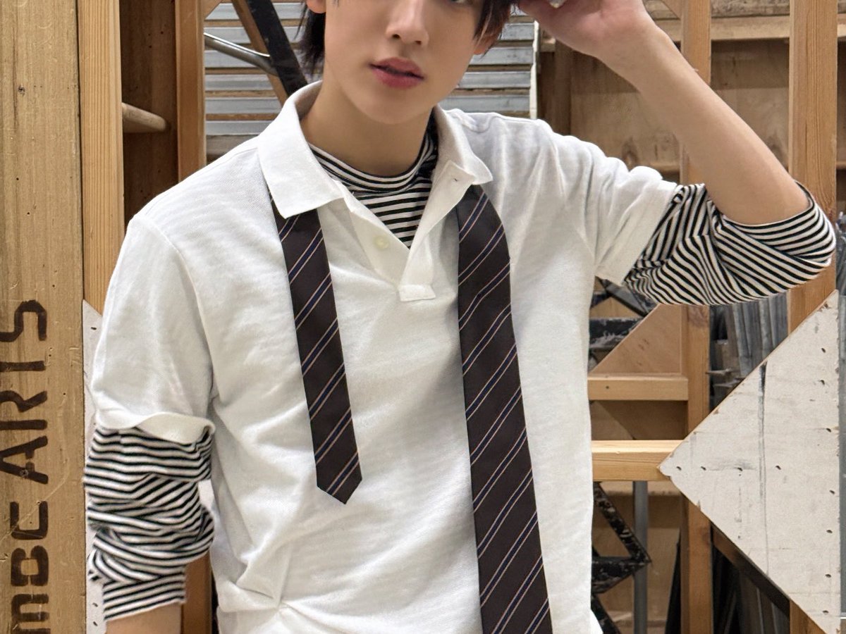 2026 fashion trend is going to be stripes and yk who’s leading this? EOM SEONGHYEON ☆