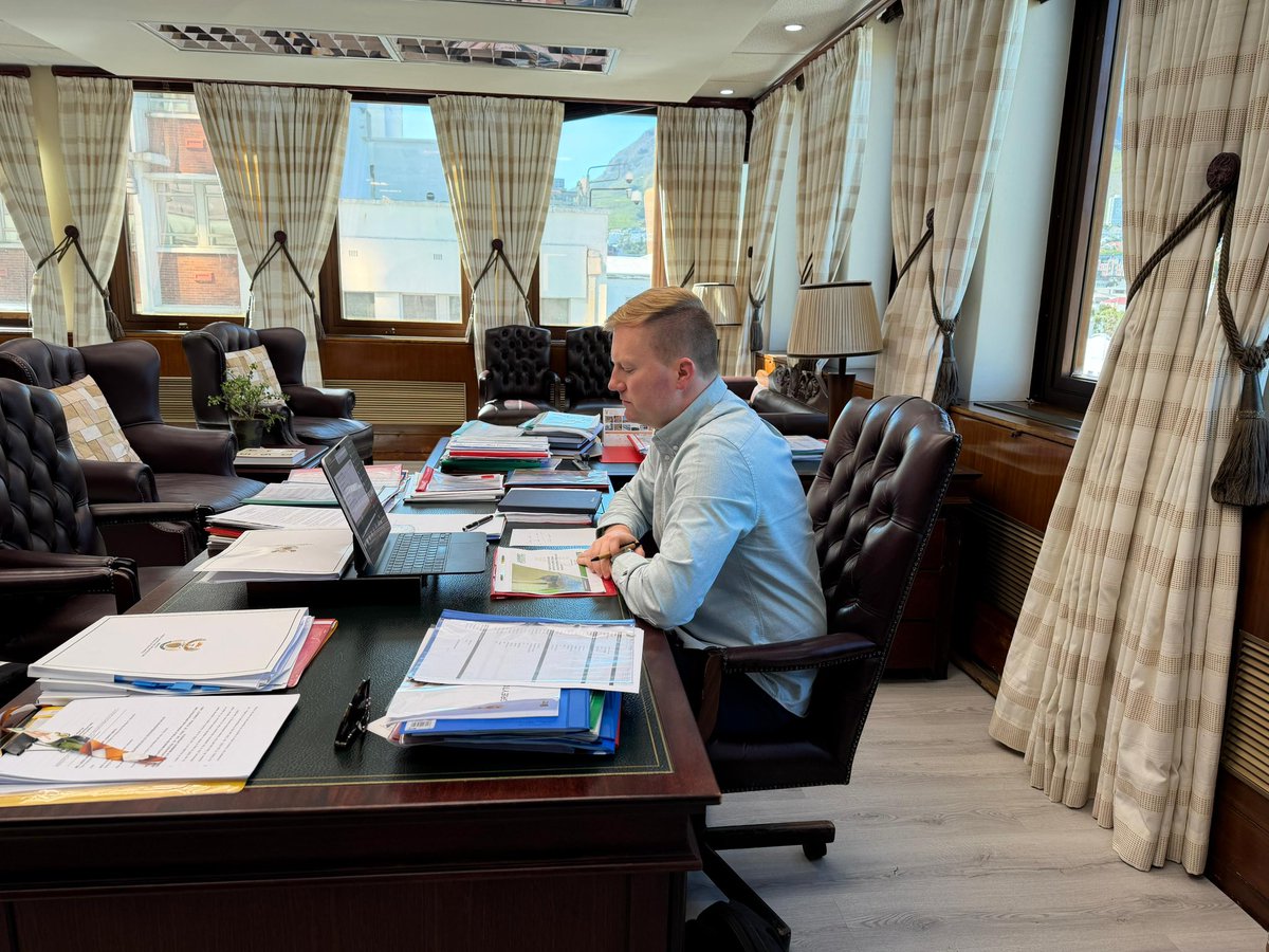 DeanMacpherson's tweet photo. This morning, my team at Agrément South Africa and I met virtually with Human Settlements Minister Thembisile Simelane to discuss innovative building solutions to expedite the delivery of housing in South Africa.

We are keen to work with all role-players as we fast track service delivery and build a better South Africa. #LetsBuildSA 💙🇿🇦
