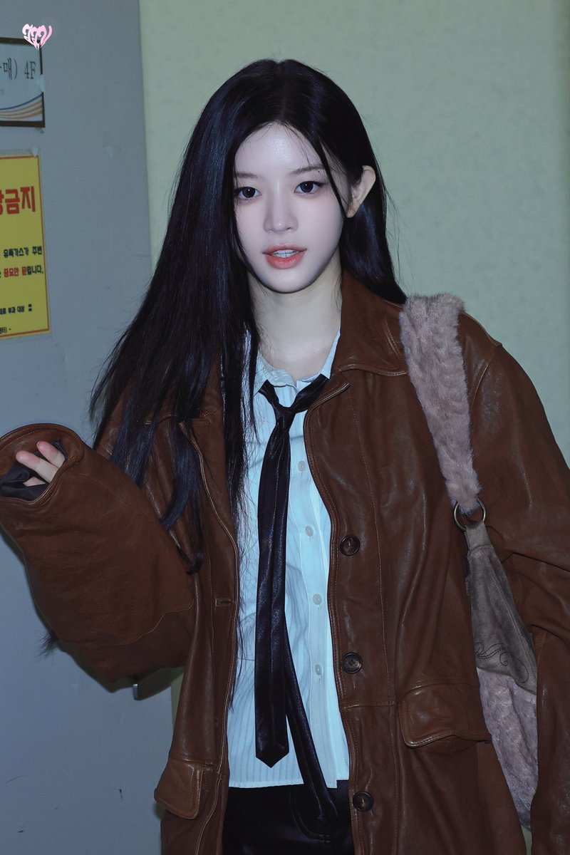 cherishillit's tweet photo. 아.. 외모에서 벽 느껴져.. 완벽.. https://t.co/LjyBKH9n5O