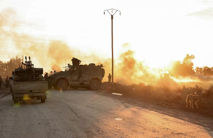 FranceNews24's tweet image. 🔴 INFO - #Syrie : Les autorités annoncent l’évasion de détenus de l’État islamique (#EI) d’une prison. #Damas affirme que 120 prisonniers se sont échappés, tandis qu’un site #kurde avance le chiffre de 1 500 évadés, illustrant des bilans contradictoires et une situation