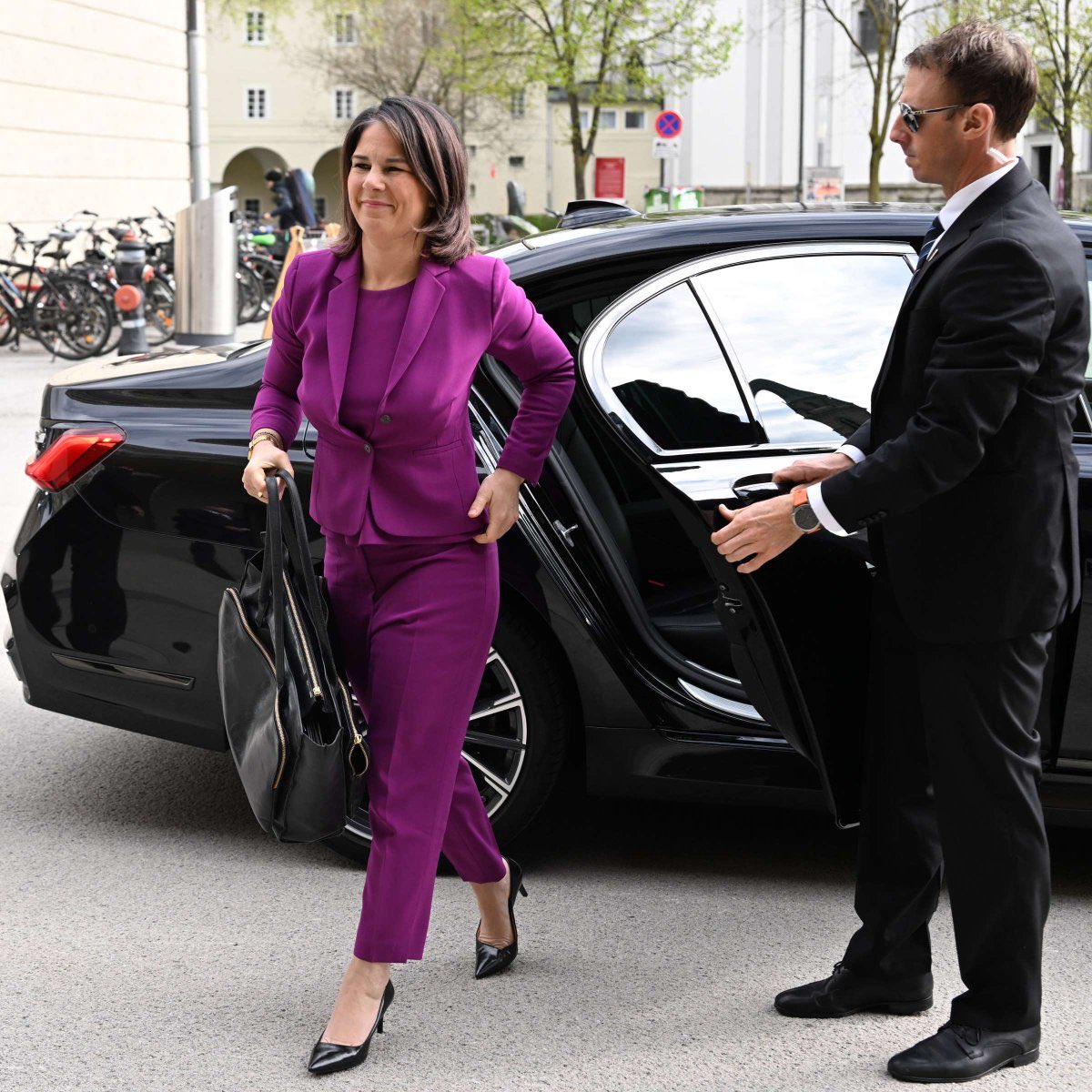 Ich bin gerade im österreichischen Davos angekommen. Leider sind hier fast nur alte weiße Männer, die keine Ahnung von Wirtschaft haben. Es ist an der Zeit, diesen alten Säcken endlich die Ravioli zu bieten. #Davos26