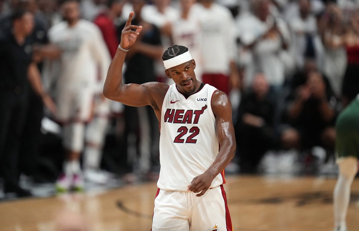 The Gimmick is I tweet media