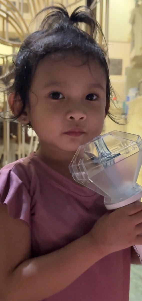 skl. our niknik (a 4 years old kid) already knew the purpose of lightstick na huhu! LUMAKI BA NAMAN NA NAPAPALIGIRAN NG MGA FANGIRL? hahaha. I can see a future Carat nga e (she knew Hoshi, Wonwoo and Jeonghan, she even call them TITO) HAHAHAHAHA!🥹🩵