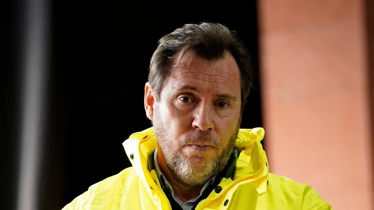 🇪🇸 | Óscar Puente eliminó en julio la Unidad de Emergencias y Seguridad de Transportes, clave desde 2012 en la prevención de accidentes y la coordinación de crisis en Adif y Renfe. Fue sustituida por un observatorio sin funciones operativas y con solo un funcionario para atender