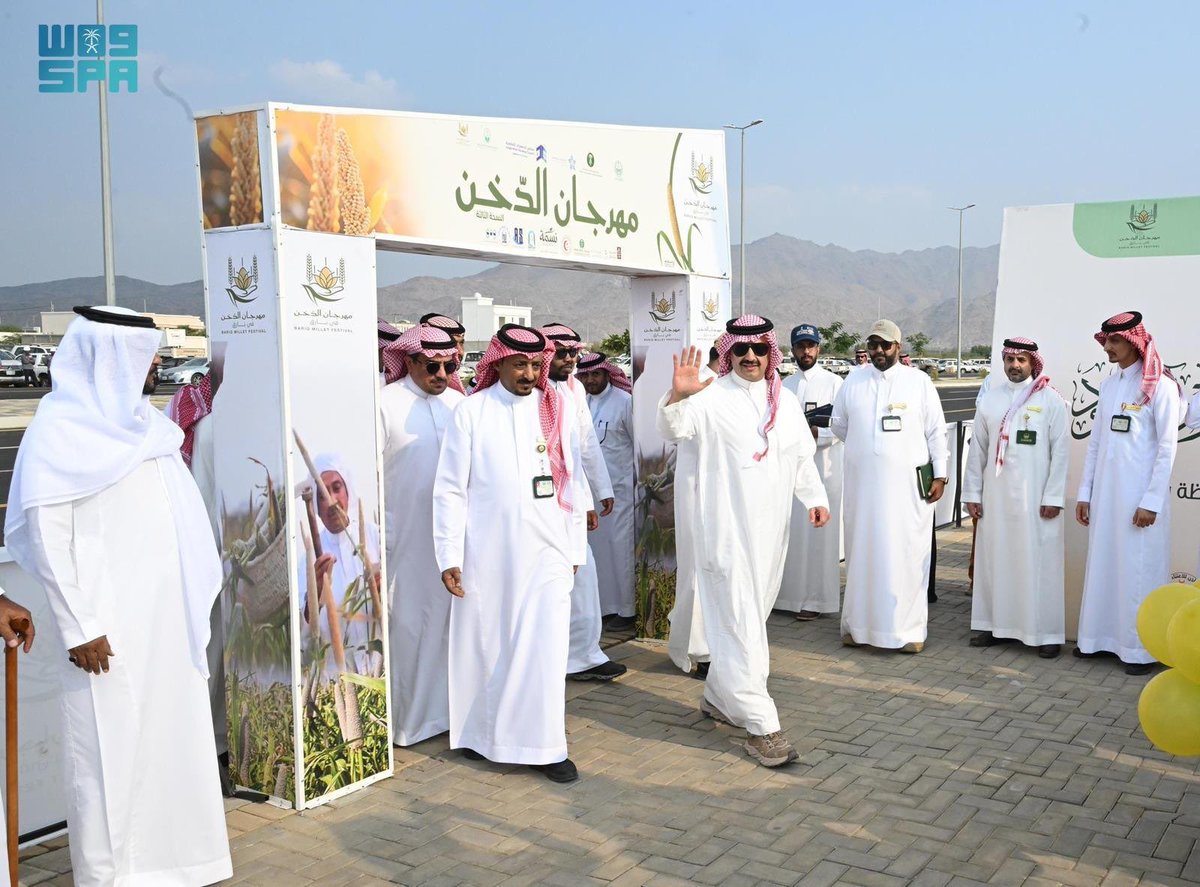 زيارة تكتب كمنجز… لا كمشهد عابر
لم تكن زيارة عابرة ولا حدثاً مؤقتاً يطوى بانتهاء وقته بل كانت لحظة مفصلية كتب لها ان تتحول الى منجز تنموي راسخ يضاف الى ذاكرة #محافظة_بارق ومسارها المستقبلي
زيارة مباركة تجلى فيها المعنى الحقيقي للقيادة حين تلتقي الرؤية بالفعل وحين يدار الحدث