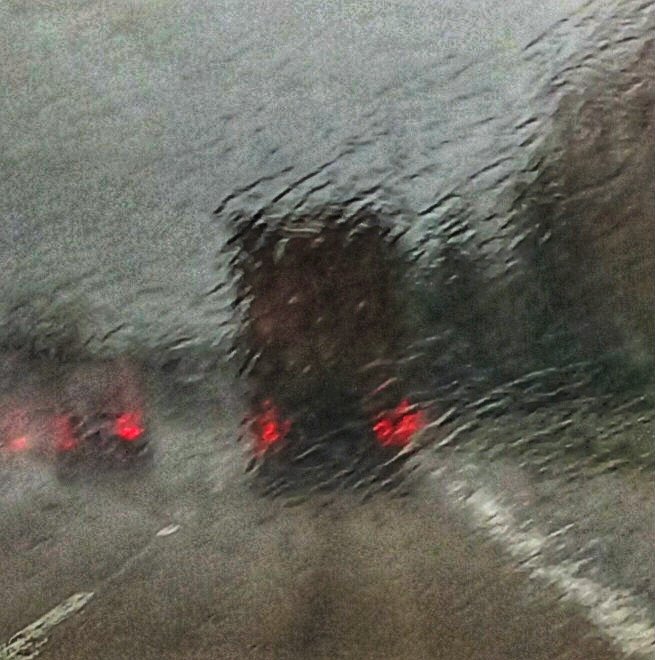 No es un cuadro abstracto, es la impresionante tromba de agua que está cayendo sobre Gerona 🌧🌧