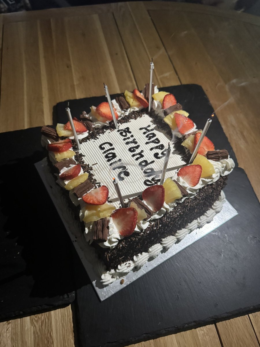 fonte1969's tweet photo. Had a lovely evening celebrating my better half’s Birthday🎈#CakeBox #PicklesOfPreston https://t.co/0QzWMm6Bof