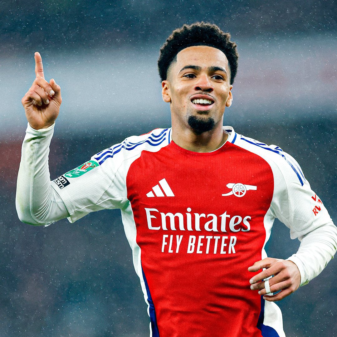 FabrizioRomano's tweet image. 🚨💙🤍 Olympique Marseille official bid to Arsenal for Ethan Nwaneri: loan until June, no buy option clause, salary covered.

Loan fee over €3m but based on player’s appearances as Nwaneri wants regular game time.

Arsenal are open to discuss terms with negotiations underway.