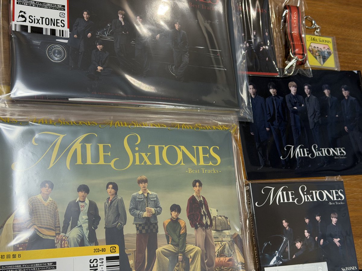 届きました！初回AとBの大きさ豪華さにびっくり💿
#MileSixTONES
#SixTONES