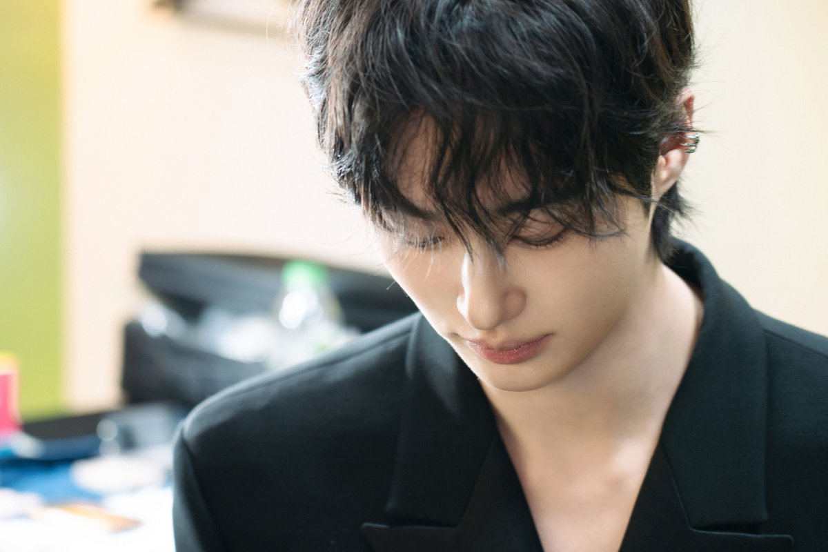 VARO_ent's tweet photo. [📷]

The 40th GOLDEN DISC Awards
Behind Photo 🐶📸🖤

#변우석 #ByeonWooSeok
#GOLDENDISC
#바로엔터테인먼트 #VAROentertainment https://t.co/zgxKHN4M17