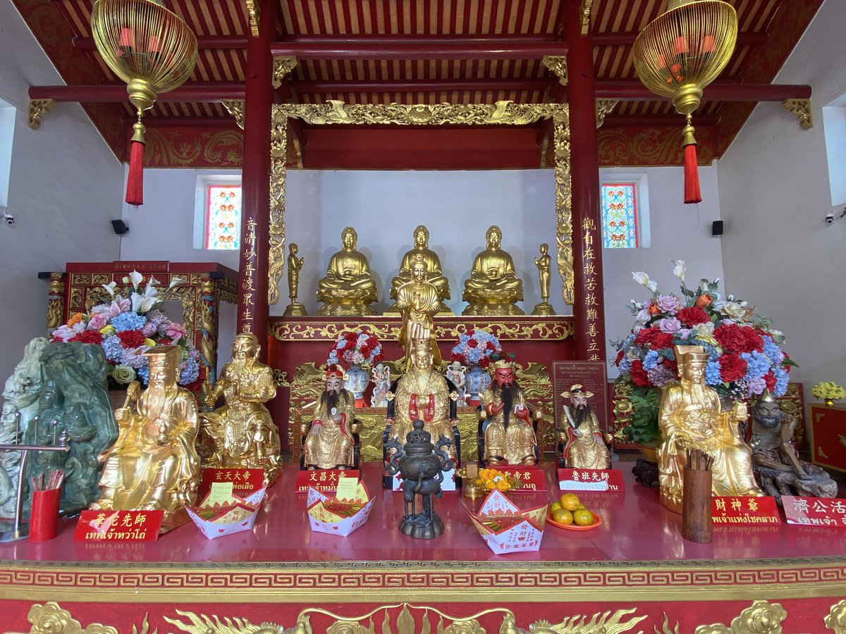 KanYaPhakSEP's tweet image. ได้แวะไปศาลเจ้ากวางตุ้งด้วย คนไม่เยอะแบบวัดมังกร เดินไหว้ได้สบาย ๆ แต่ไม่รู้ช่วงแก้ชงคนจะเยอะรึป่าวนะ

มีไท้ส่วยตั้งครบทุกองค์ เลยไปเดินมองหน้าแต่ละองค์ใกล้ ๆมา (คือเคยเห็นชัด ๆ 5555 ) รู้สึกดีเลยถวายโคมเต็งลั้งไปลูกนึง สบายใจละะ 🏮