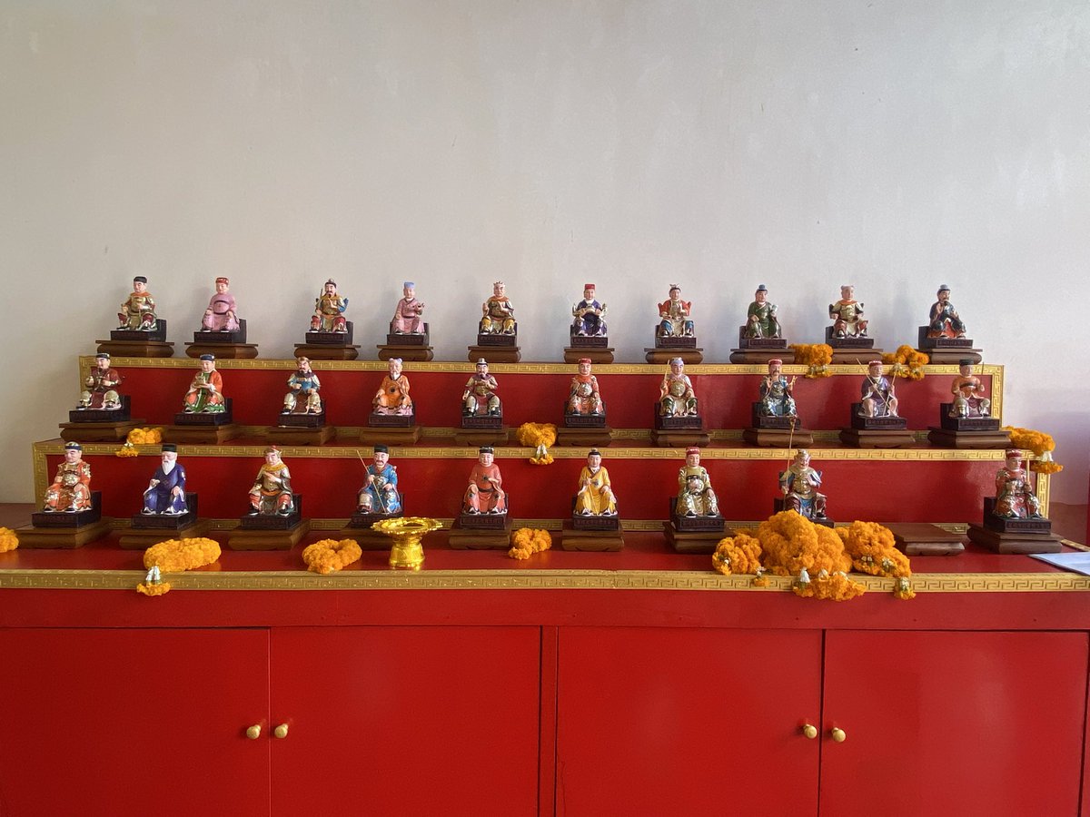 KanYaPhakSEP's tweet image. ได้แวะไปศาลเจ้ากวางตุ้งด้วย คนไม่เยอะแบบวัดมังกร เดินไหว้ได้สบาย ๆ แต่ไม่รู้ช่วงแก้ชงคนจะเยอะรึป่าวนะ

มีไท้ส่วยตั้งครบทุกองค์ เลยไปเดินมองหน้าแต่ละองค์ใกล้ ๆมา (คือเคยเห็นชัด ๆ 5555 ) รู้สึกดีเลยถวายโคมเต็งลั้งไปลูกนึง สบายใจละะ 🏮