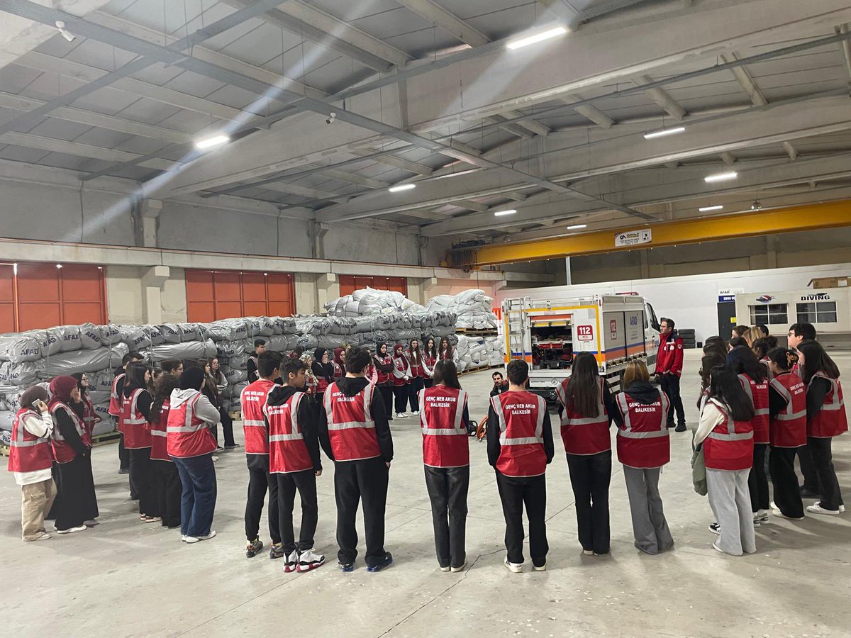 Genç MEB AKUB Görev Başında

GENÇ MEB AKUB Ekipleri, yıllık faaliyet programları doğrultusunda kapsamlı bir saha programı gerçekleştirdi.

Bakanlığımız tarafından; ortaöğretim çağındaki öğrencilere afetlerle ilgili teorik bilgi kazandırmak, afet farkındalığına yönelik pratik