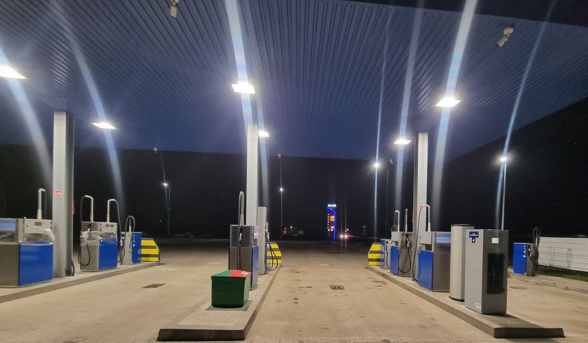 HectronicPolska's tweet photo. Nowoczesna stacja paliw firmy DAMO z tankomatami HecVision
Przy drodze krajowej nr 92, pomiędzy Łowiczem a Sochaczewem, została uruchomiona nowa, w pełni zautomatyzowana stacja paliw firmy  DAMO, zaprojektowana z myślą o maksymalnej wygodzie kierowców oraz efektywności. https://t.co/kLfT3tBa11
