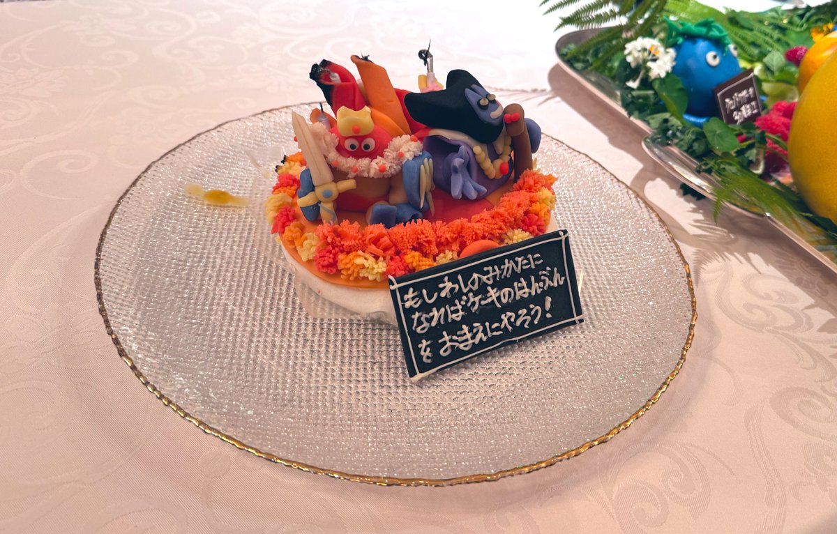 sayaka_ishii's tweet photo. まだ信じていないんですが、堀井雄二さんの誕生日&amp;ドラゴンクエスト40周年のお祝い会に出席させてもらいました。
本当におめでとうございます㊗️
あまりにも幸せな日になりました。

他の写真は全部アストロン唱えたんかってぐらい硬かった

#ドラゴンクエスト
#人生はロールプレイング https://t.co/9mMCk5Ga0I