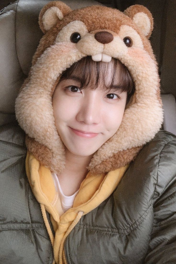 BTS_armyhope's tweet photo. 🐿️ https://t.co/KnL2BmbBZu