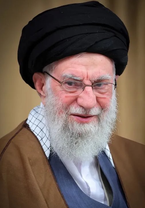 Aesalerte's tweet image. 🇮🇷​« Une jeune Iranienne répond aux Occidentaux et aux médias : 

Un journaliste lui a demandé si les manifestants étaient massacrés par les forces de l'ordre :

Elle répondit : ​"Oui, nous sommes massacrés ; nous sommes tous morts, même moi qui vous parle a l'instant. Ce sont…