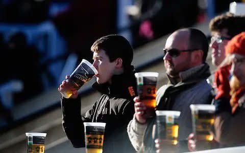 FBAwayDays's tweet image. A senior EFL official told MPs that they should consider trialling football fans being able to drink alcohol while watching matches.

Would you welcome the move? 🍻