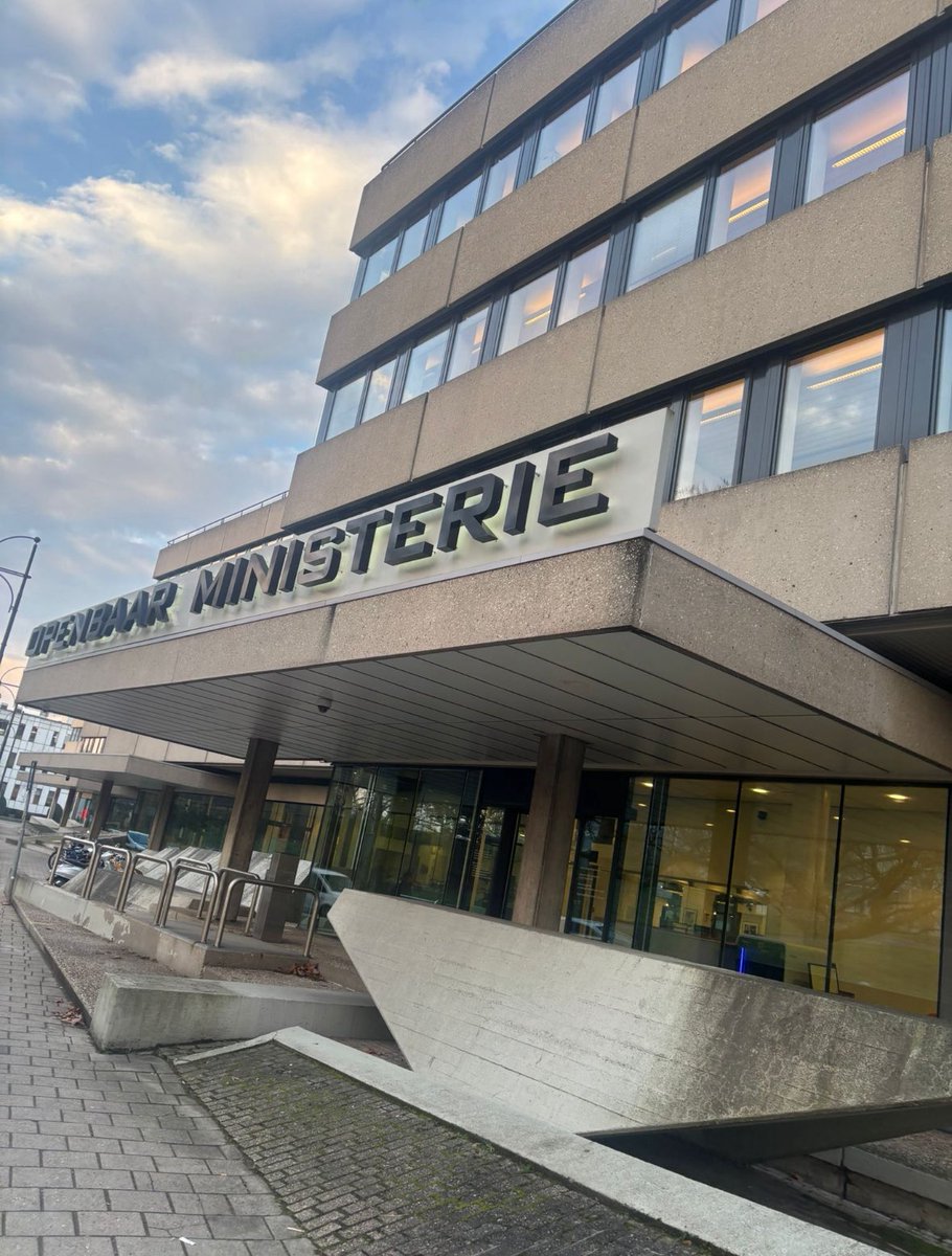 Dit is geen makkelijke post om te schrijven, maar zwijgen is geen optie meer. Zowel Fleur als ik hebben momenteel een strafzaak lopen. Recent ontdekte ik dat wij dezelfde officier van justitie hebben. Dat roept vragen op. Serieuze vragen. Over onafhankelijkheid, over