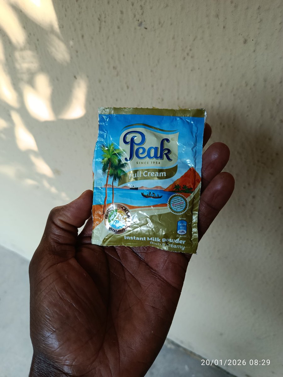 SuperSlimEli's tweet photo. First frame: A sachet of @PeakMilk 
Frame 2: Cut to the level of the milk inside 😂
Frame 3: Just so you know I ain't chasing clout.

My Question: Why make the sachet that big if the milk is just half of it &amp; the milk is less than a table spoon? https://t.co/YnmCCUCWAp