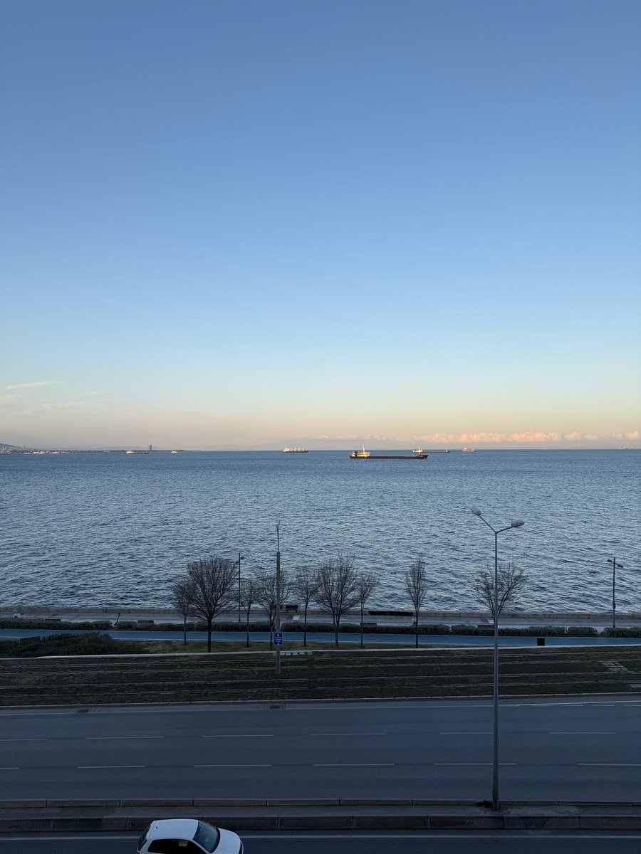 Kaç mevsim benden aldın
Kaç sevda geri verdin

…

İzmir 📍