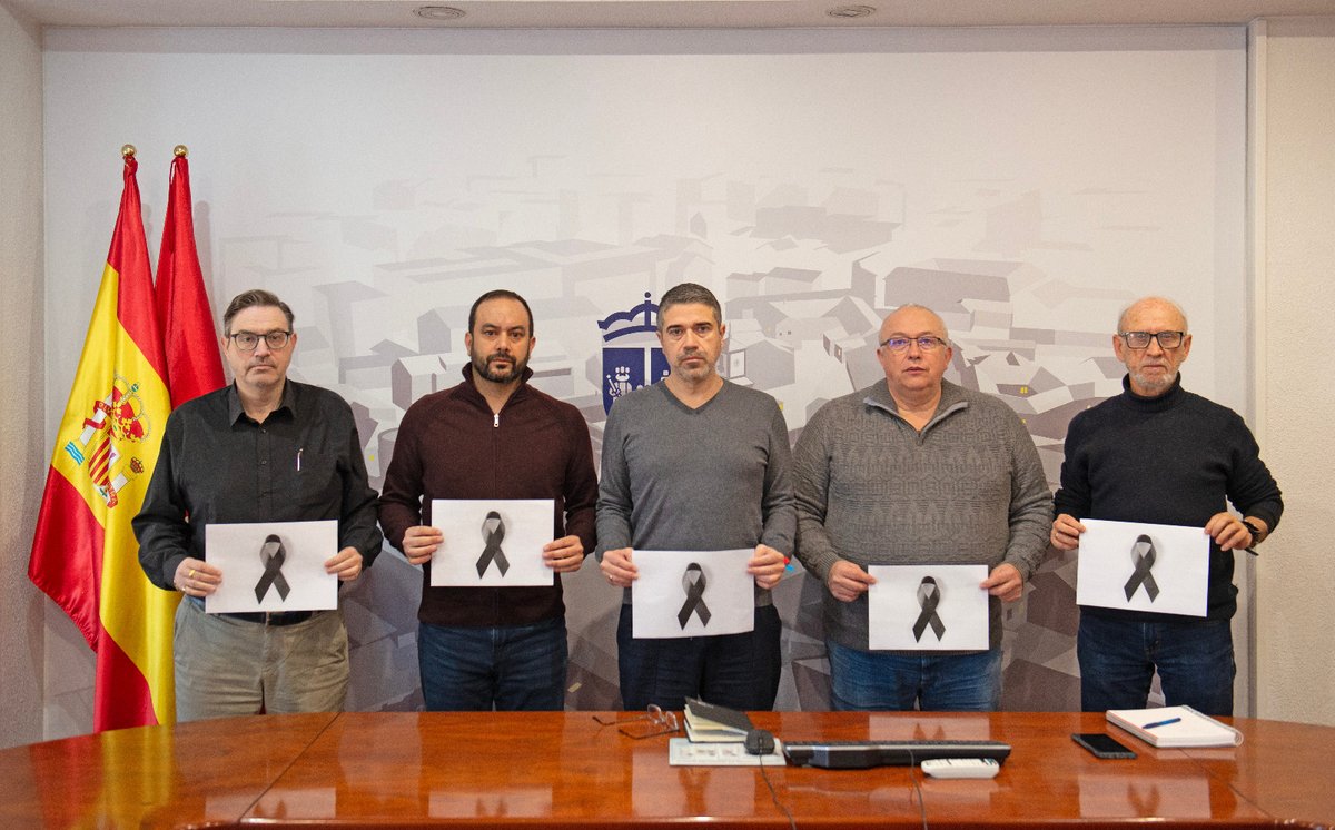 Unidad, solidaridad y afecto con las víctimas y familiares del accidente ferroviario de #Adamuz en la reunión semanal que mantienen los portavoces de los grupos políticos con representación en el Consistorio.