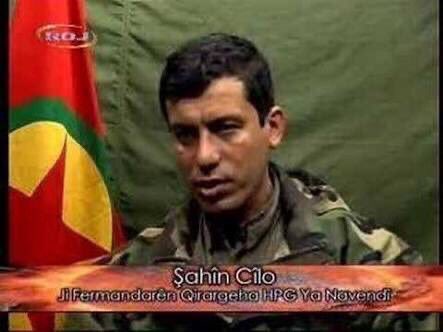 StanteaR_'s tweet photo. Bilmeyenler için Mazlum Abdi denen O*spu Çocuğu PKK’nın dağ kadrosundan Şahin Cilo adlı teröristtir.

2012 Yılında Örgütün talimatı ile Suriye’ye geçti.

Dünün terörist köpeği şimdi özgürlük savaşçısı olmuş :) 

Yermi Lan Türk Devleti !!! https://t.co/rtrrGPL41m