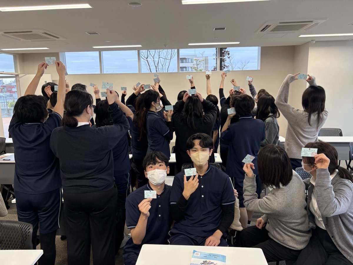 setagaya_kango's tweet photo. 世田谷区医師会立看護高等専修学校です。

1年生　普通救命講習の受講風景をお届けします☘️
真面目に講習を受けて、認定証が交付されました✨

#救命講習
#准看護師
#准看護師学校
#働きながら学べる
#世田谷区医師会立看護高等専修学校
#せたかん https://t.co/PaskBwsQli
