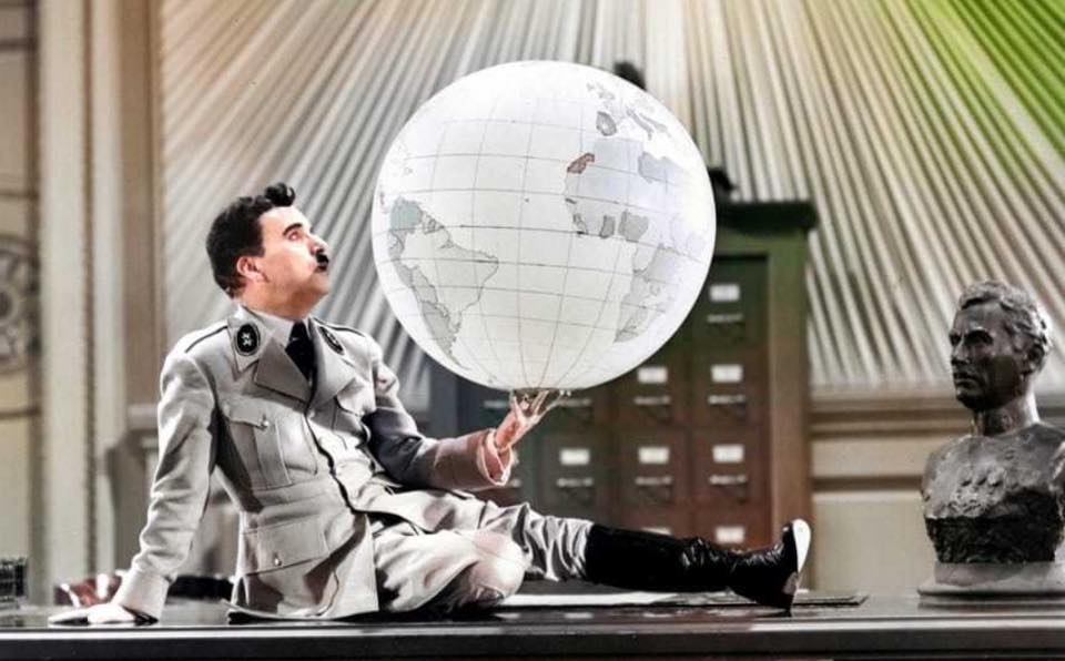 #Trump intento a studiare il prossimo massaggio da postare sul suo social personale.