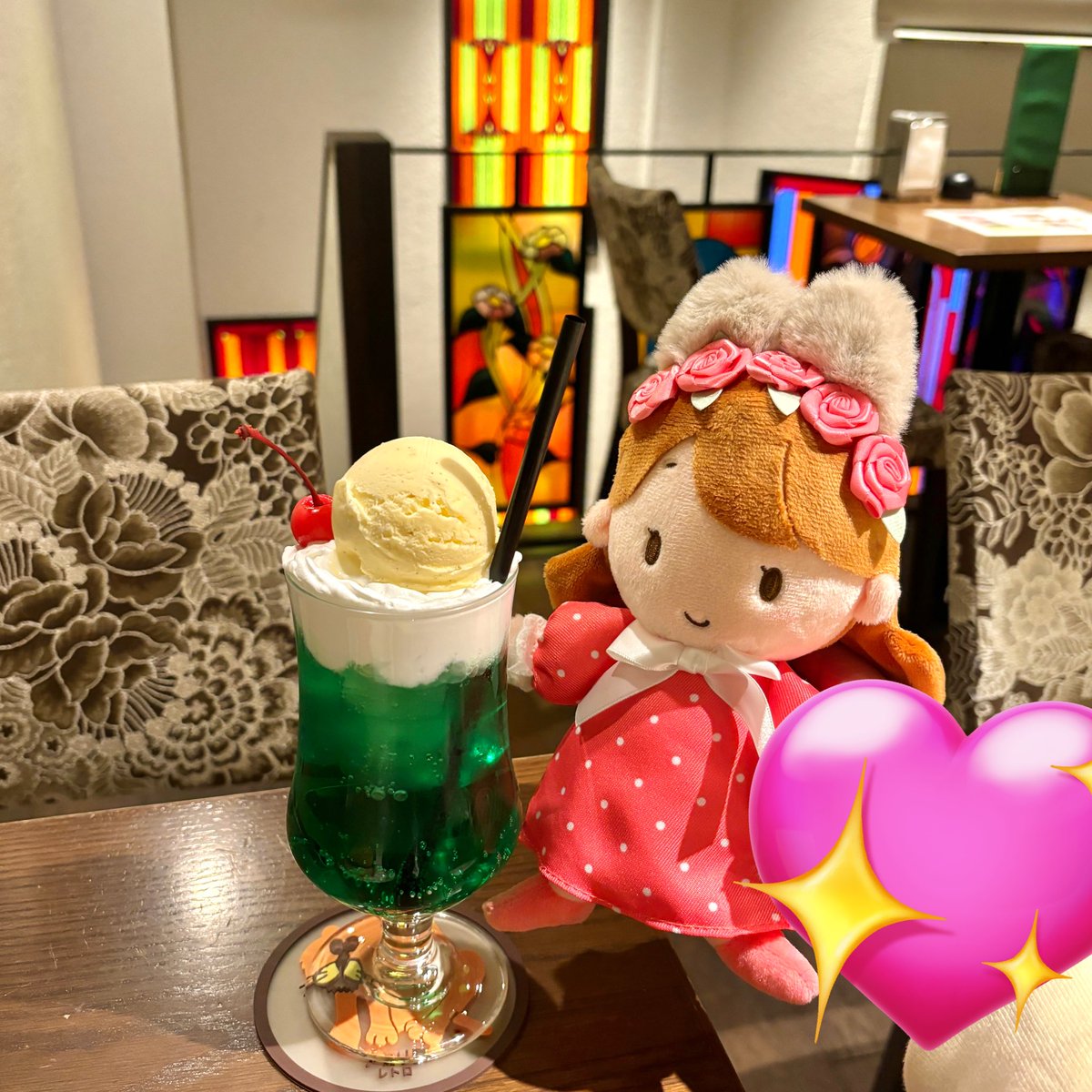 ステンドグラスが素敵すぎる、大阪の「喫茶松竹」さん✨ シュワシュワ