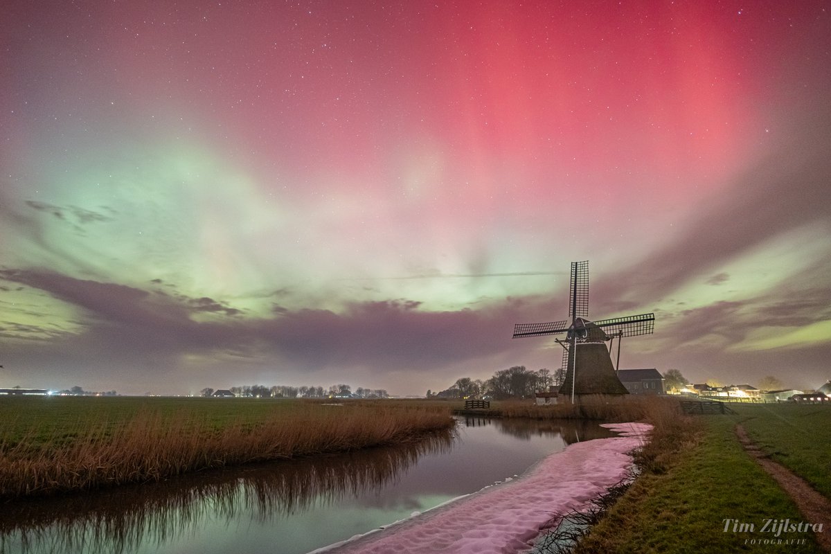 Tim_Zijlstra1's tweet photo. Een prachtig schouwspel bij de molen van Wanswerd gisteravond/afgelopen nacht! 🤩

Links, rechts, waar je ook keek: overal was het te zien! Zelfs richting het zuiden..

#noorderlicht #aurora #auroraborealis #poollicht https://t.co/jgx7T16jln